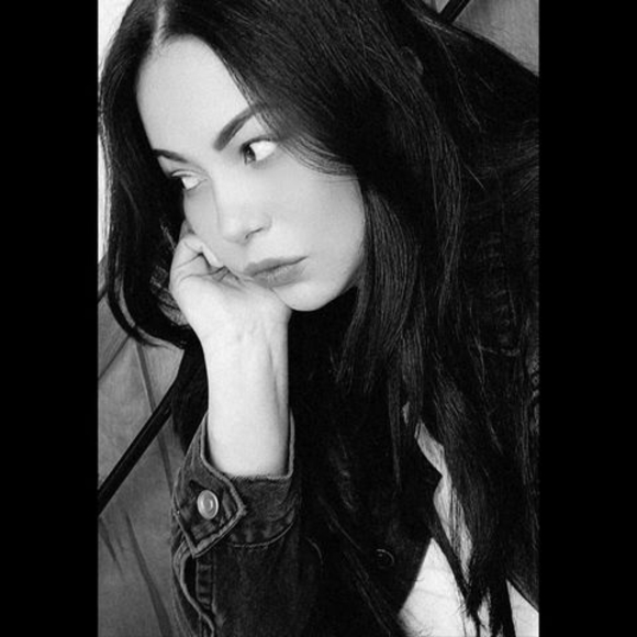 Meet your Posher, Karly - Picture 1 of 1